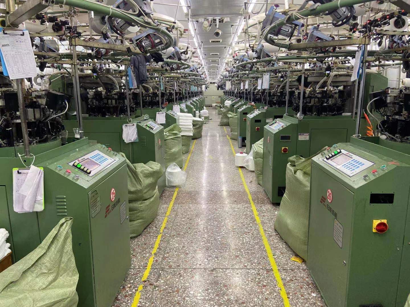 Seamless knitting machines at the Xinnishi factory